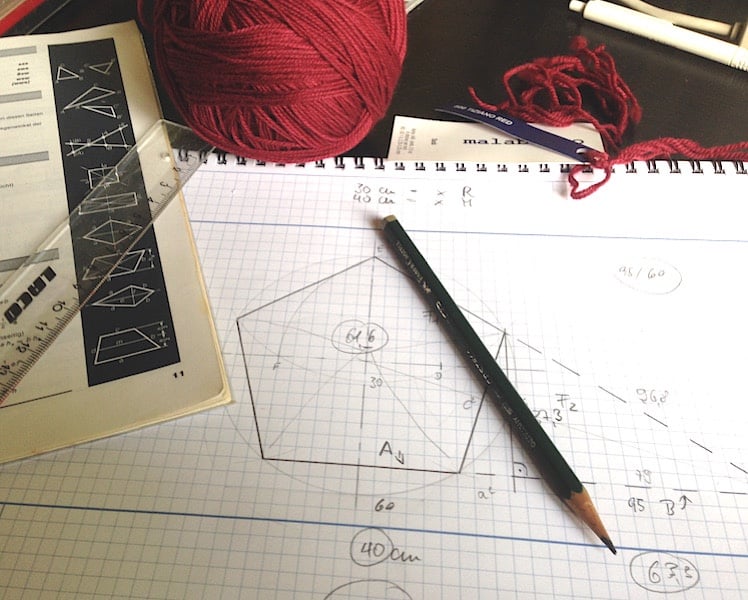 Fotos vom Strickdesign des Berlin Mitte Shawl