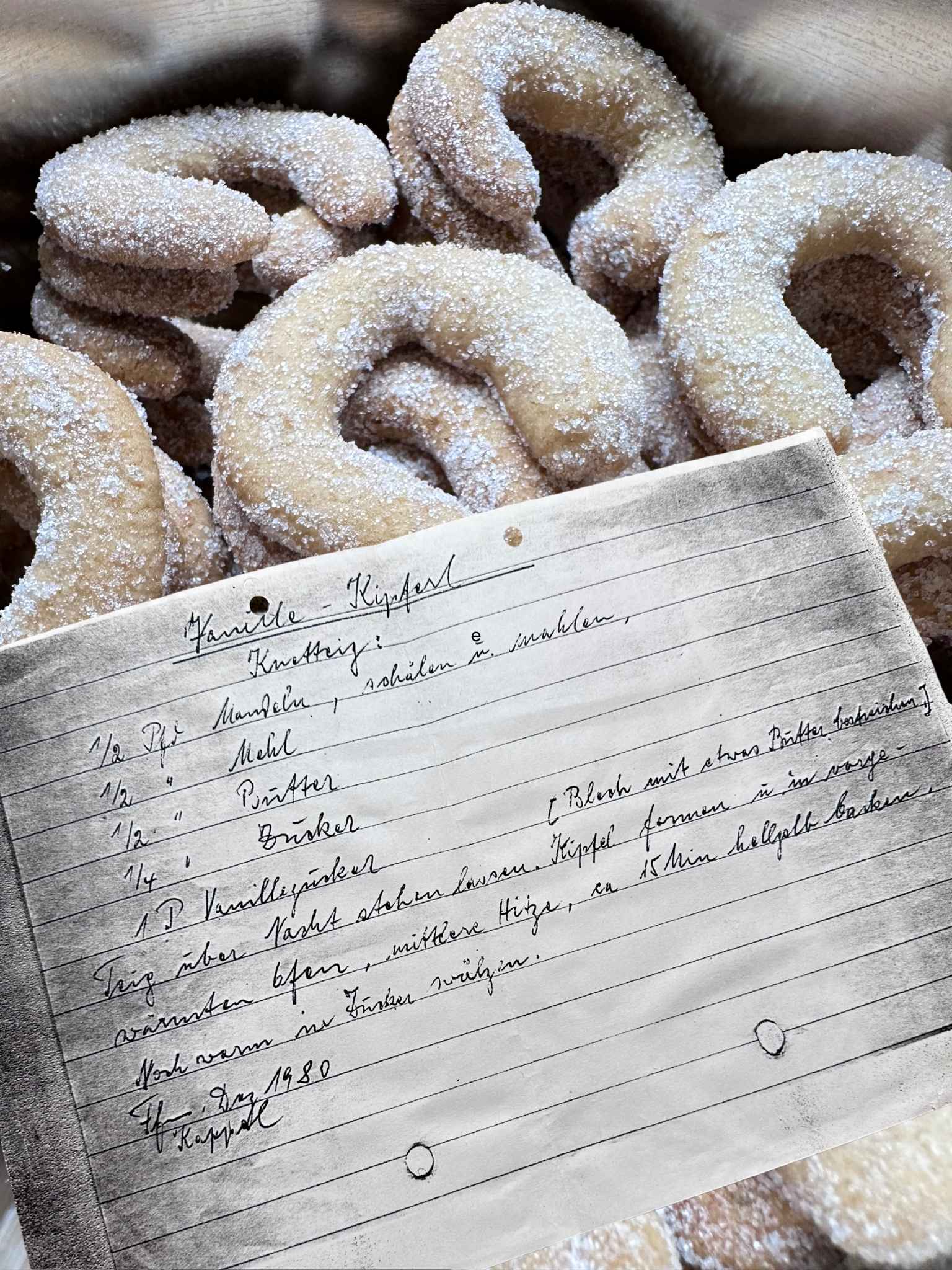 Foto von Vanillekipferl mit handgeschriebenem Rezept